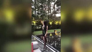 第一次见把下面开刀做成假阴道的，真是猎奇到家了，不懂就问，这假阴道为什么不做深点，可以像逼一样直接插进去？