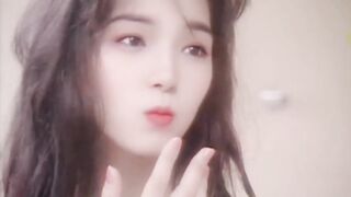 经典无码回忆，在那个无美颜的时代，这个颜值真的太能打了，一股港星味，巨乳也是特别漂亮！
