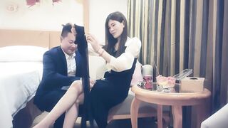 【赵总寻花】苗条大长腿美少妇，撕破黑丝，近景激情性爱，表情风骚动人