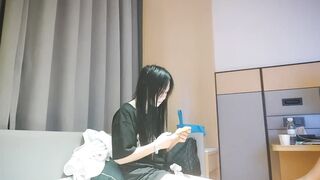 【探花精选】泡良大神，漂亮小姐姐豪车上好开心，酒店开房激情啪啪，小骚货花样多啥都懂