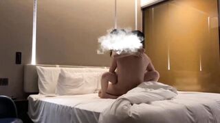 人妻出轨，约炮酒店娇小身材大喊，我要被操死了