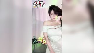 高挑御姐身穿制服大跳骚舞 假屌自慰享受高潮 抖音纯欲系网红茄汁荔汁定制福利流出