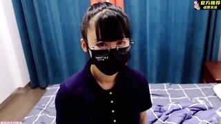 【云南兄妹门】对白刺激！骗炮表妹大龟头撕裂阴道求饶