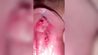 【姐弟乱伦-强上会喷水的亲姐姐】给姐姐舔脚舔穴内射，对白刺激