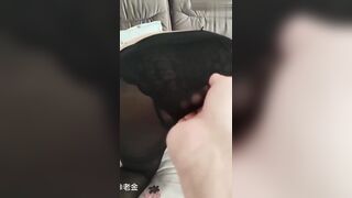 【嫂子】和嫂子偷情乱伦 拿嫂子内裤打飞机被嫂子发现
