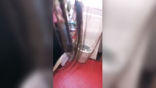 妈妈的逼腥但不臭舌头深入妈妈的花蕊，贪婪地吮吸着 真实乱伦系列