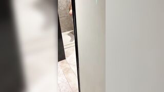 成都03年网红和老公吵架，老公摔门而出，扔下兄妹两人酒店独处乱伦刺激下粉嫩私处吞吐摩擦敏感子宫喷汁高潮