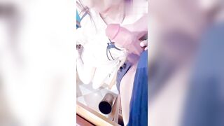 真实乱伦原创周末带妹妹去茶馆喝茶，旗袍应景化身母狗茶艺师小小年纪就有着淫荡的骚逼，直接按在桌子上长屌直捣嫩穴，看着精液流出心满意足