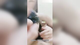 真实家庭乱伦 熟女母亲和亲儿子肛交 享受儿子凶猛地征服她身体的每一寸肌肤。