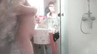 网曝【母子乱伦门】妈妈今夜独守空房，儿子晚班深夜狂奔回家和妈妈偷情，沙发床上浴室一直战斗不停，真实紧张刺激好精彩