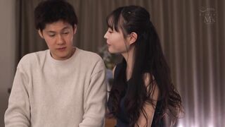 MVSD-654 [自提征用]虽然我旁边有女朋友，但我是一个暴露狂的姐姐-真希いずみ