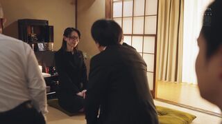 JUR-736 [中文字幕] 其实是被强行干的吧 我暗暗倾慕的婶婶香奈，早已被邻居大叔调教成了发情的母狗…。寡妇BSS ～本想在周年祭时表白，结果早已被睡了 水户香奈