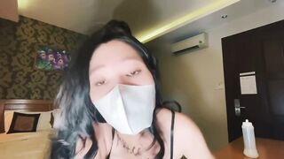 内射白虎一线天反差妹「Miuzxc」表姐穿上情趣黑丝帮我发泄性欲 我却忍不住操了她