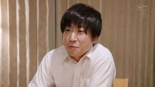 JUR-289 [无码中文字幕] 一位已婚秘书在充满汗水和亲吻的办公室里与她的老板发生性关系。每个老板都向往的情妇秘书乌托邦 - 栗山莉绪