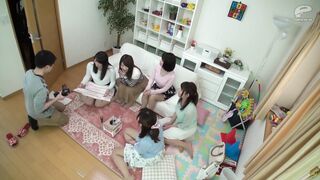 DVDMS-114 [中文字幕] 趁老公不在时突击交涉送小孩去幼稚园回家路上的妈妈之友们 - 相泽由里奈