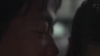 JUR-057 [中文字幕] 巨乳人妻裸模NTR她与主管的淫荡偷情羞耻性爱影片已全面外流 - 南波明花