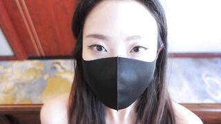 寂寞难耐小区溜达搭讪20岁楞青小伙把他带回家玩弄，满足她的兽欲，肥臀巨乳口交女上位，给小哥爽的不要2