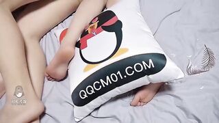 【果冻传媒】茉莉、兰心洁、蒋梦琳【大白特烦恼之白菜换炮3】终极篇，高清720P原版首发【QQCM-015】