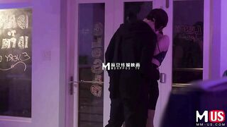 【麻豆传媒】NEW GIRL IN TOWN【调酒师与金发女孩】英语发音，中文字幕，高清720P原版首发【LAA-0044】