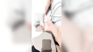 20岁的青春小妹，正是含苞待放之时，杏眼含情，勾魂夺魄，水乳交融蜜穴充盈中