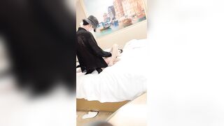 专业团队酒店自拍无套啪啪女仆装，传教士打桩白浆流出多个角度抽插，还个男主继续来