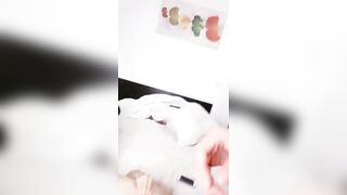 小年轻的4P生活，全程露脸无套爆草黄毛小渣女，两小哥一人草一个看哪个猛，哪个妞叫的骚，床上床下直接内射