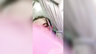 【诱惑指数9分身材爆炸御姐】175CM顶级美腿，骚舞扭动太妖艳，假屌深插很会玩，从下往上视角抽插，搞得淫水直流
