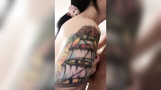 女神来了露脸上演教科书式口交大鸡巴，性感纹身胸前的发财好刺激，让小哥爱不释手口交大鸡巴射嘴抠她骚穴
