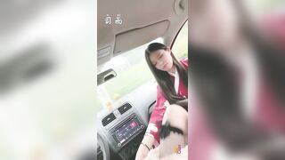 最新极品网红反差婊学生妹【司雨】大白天户外停车场车内足交，芊芊玉足性感小网袜，太会玩了射了好多