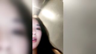 女神的夜店生活，全程露脸昏暗的灯光下脱光揉骚奶子自慰骚穴，跑到厕所两姐妹互相抚慰，舌吻抠逼高潮喷水