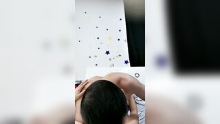 姐夫和小姨子偷情啪啪，边亲边草还要吃奶子，看着狼友的淫声荡语浪叫，各种体位激情抽插无套直接内射骚穴