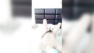 宾馆叫的全活技师，口交足交乳交啥都会，深喉大鸡巴让小哥草着嘴还在打电话，各种抽插不敢呻吟精彩刺激不断
