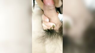 黑丝兔女郎的诱惑，逼里塞着跳蛋让大哥玩逼，口交大鸡巴，各种体位爆草抽插蹂躏，浪荡呻吟不止大哥高空颜射