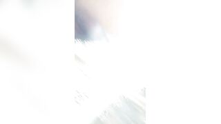 【勾引野战】安徽老板娘和闺蜜，勾引两个年轻力壮的小伙，到荒废的大棚里面，4P野战