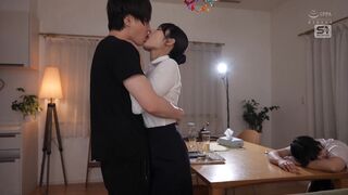 SNOS-059 [中文字幕] 我女朋友的姐姐长得非常性感她要吃我的鸡巴#金松季步
